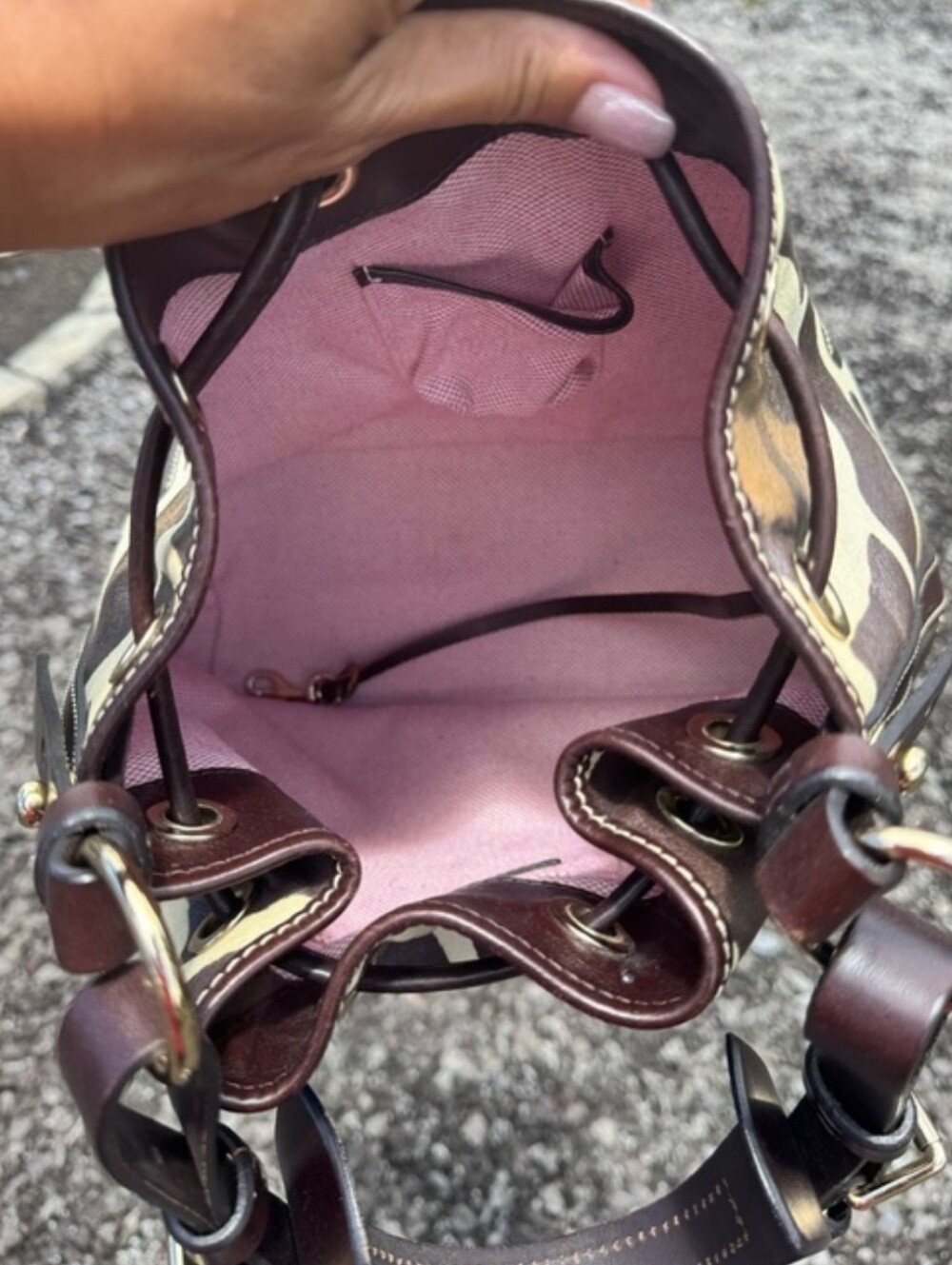 Dooney & Bourke Giraffe Print Drawstring Bucket Bag Leather Shoulder Purse 2008 - Picture 4 of 6
